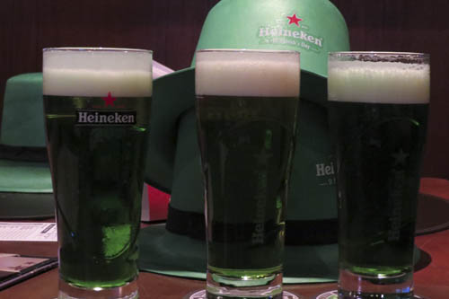 Chope Heineken verde.
